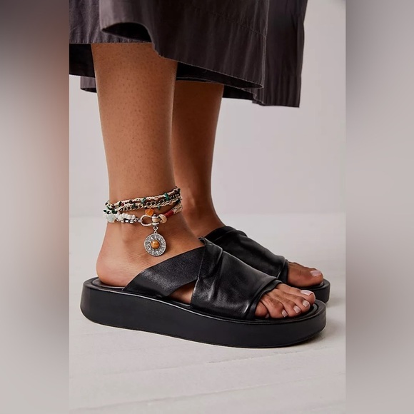 Bueno Shoes - NWT Sumner Slip On Sandals